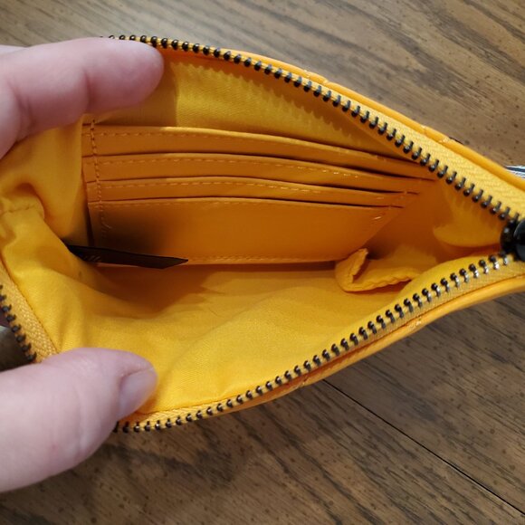 BNWT Badgley Mischka Studio Diamond Quilted Clutch Yellow w/ Black Hardware - Picture 6 of 7